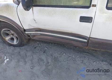 1999 Chevrolet Blazer Lt from USA, damaged, VIN 1GNCS13W9X2130068